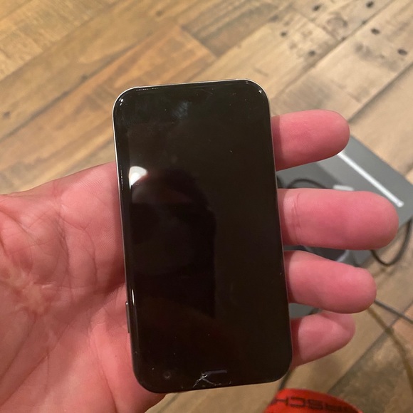 Palm ✋ tint cell home ( I have two ) - Picture 6 of 6